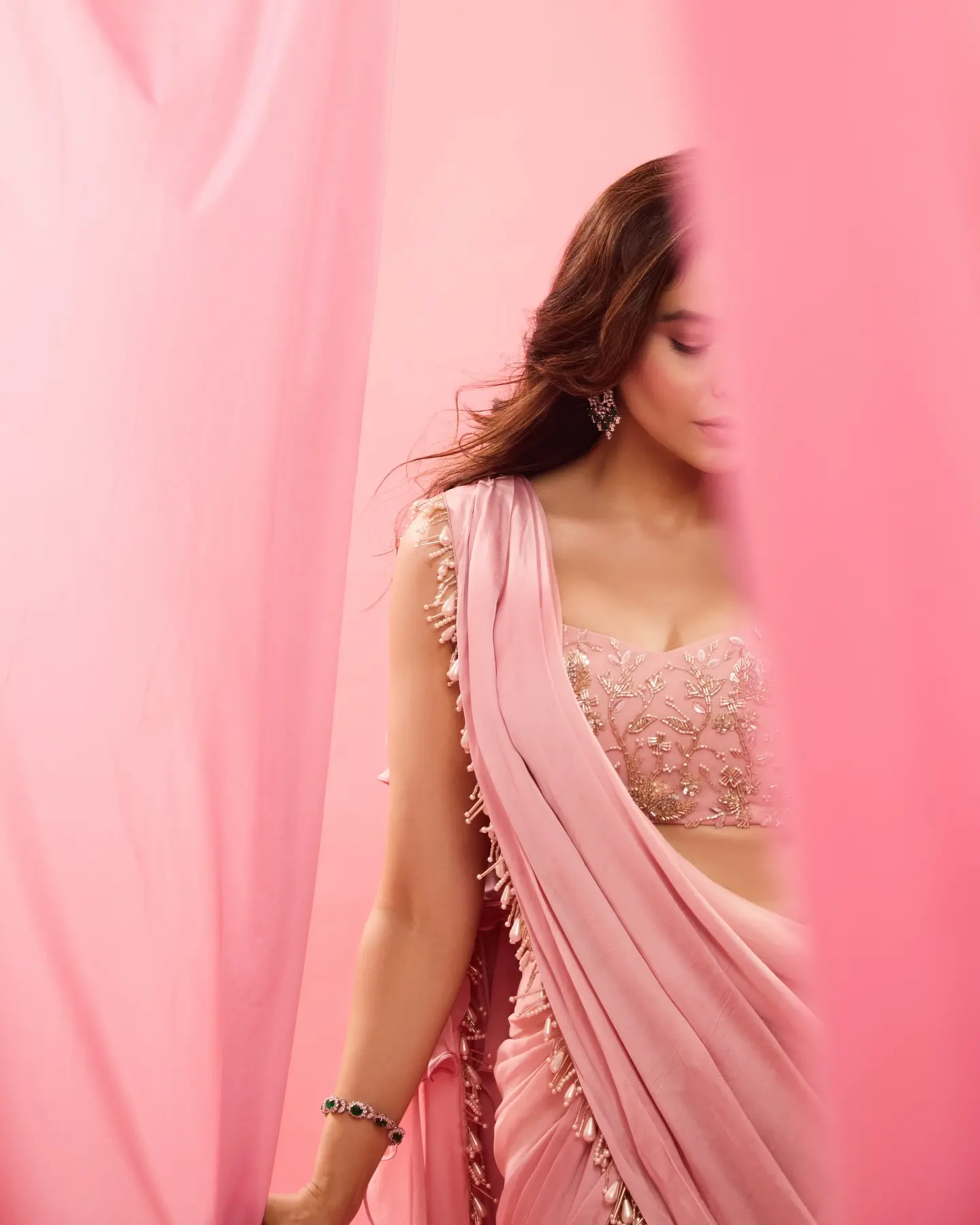 Aamna Sharif Shines in a Stunning Pink Saree Look