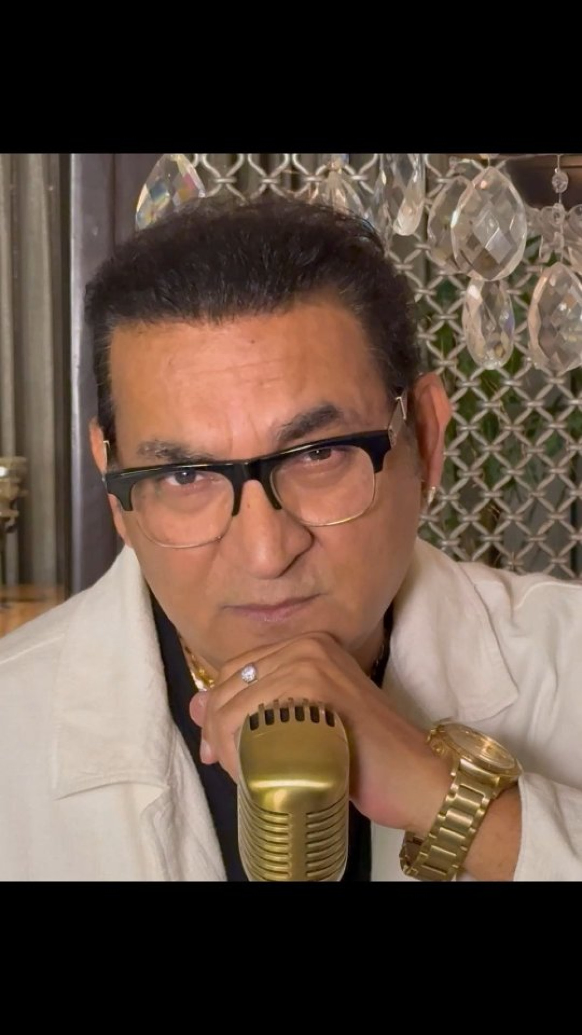 Abhijeet Bhattacharya Pays Tribute To Bollywood Classic ‘Kabhi Kabhie’ In Nostalgic Rendition The veteran singer shares his soulful version of the iconic Amitabh Bachchan song on Instagram.