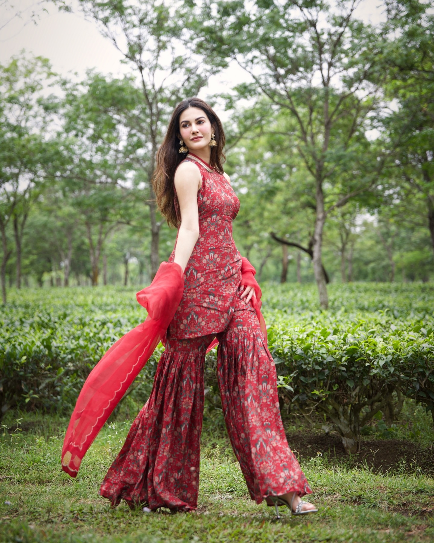 Amyra Dastur Stuns In A Stylish Tea Garden Walk Amyra Dastur dazzles in a tea garden stroll, exuding elegance and modern style. Wow!! Yay!