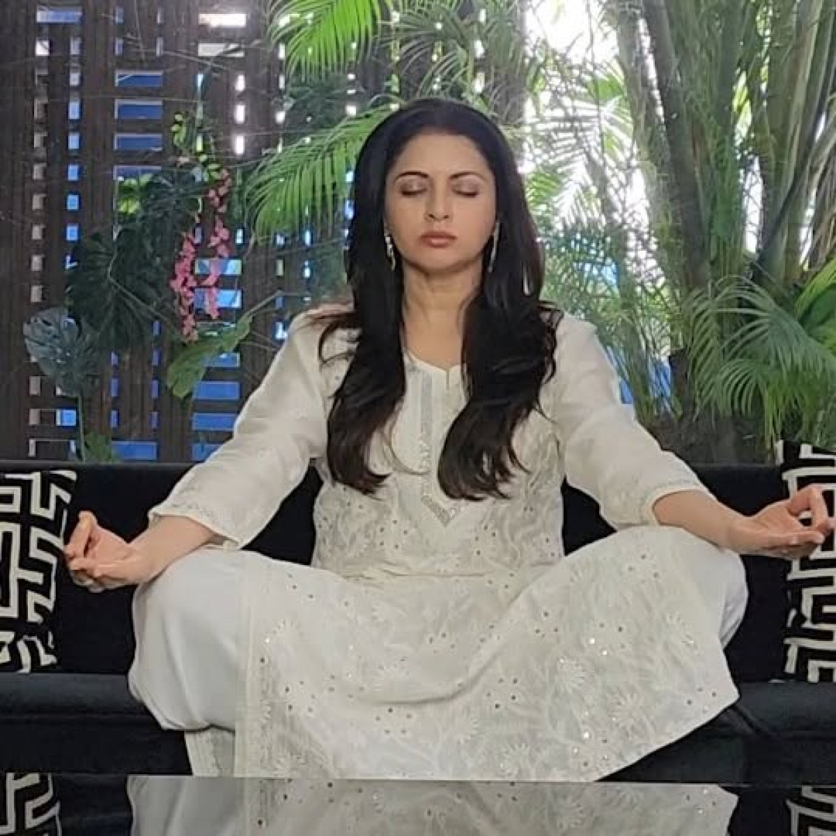 Bhagyashree’s Tuesday Tips: Embracing the Power of OM Actress inspires calm with meditation advice as she channels the primordial sound.