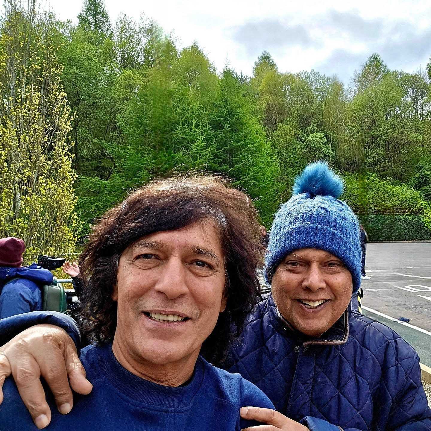 Chunky Pandey Reunites With David Dhawan On Aankhen Set Chunky Pandey reunites with David Dhawan on the Aankhen set, celebrating cinematic magic.!
