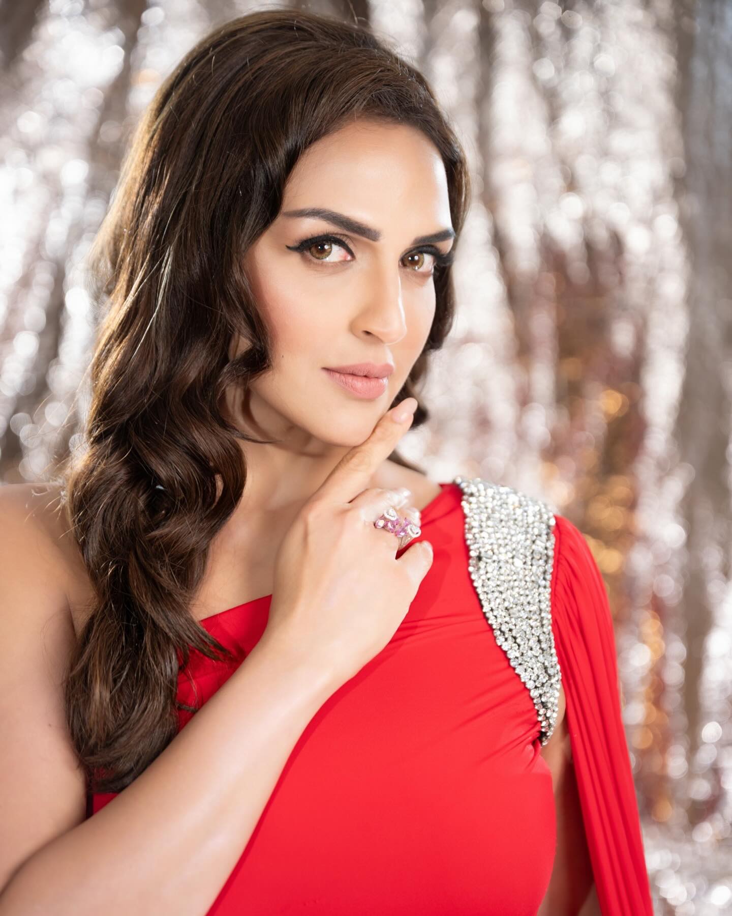 Esha Deol Turns Head In 1920s-Inspired Look At Neeta Lulla’s Fashion Show Esha Deol Stuns In 1920s-Inspired Look At Neeta Lulla's Fashion Show