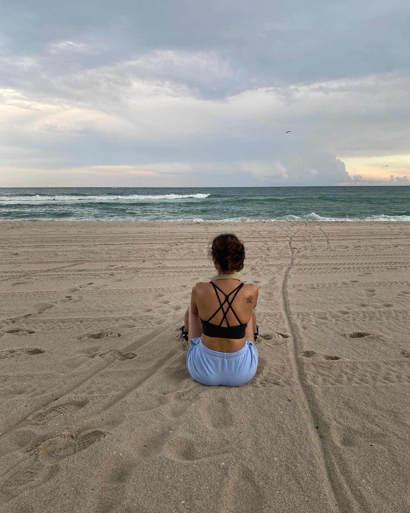 Esha Gupta Celebrates Earth Day With Stunning Nature-Inspired Post Esha Gupta Celebrates Earth Day With Stunning Nature-Inspired Post