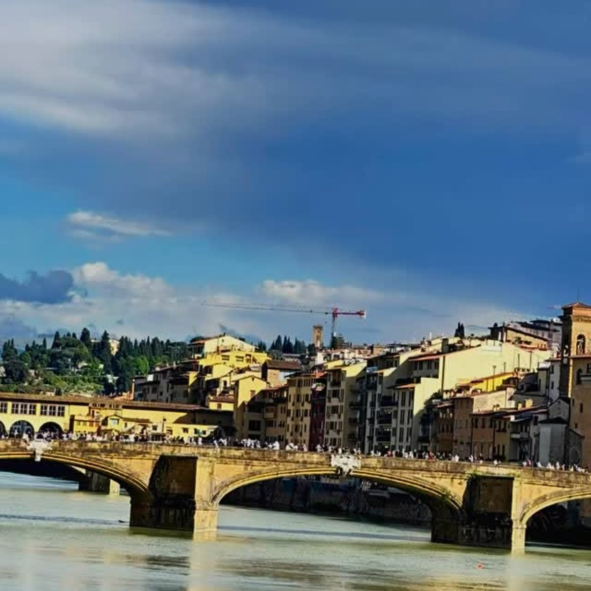 Actress embraces Florence with hearts, as her Italian travel tales enchant fans