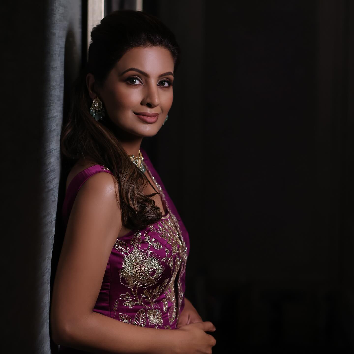 Geeta Basra Stuns In Traditional Look With ‘Rehle Mere Kol’ Instagram Post Geeta Basra Stuns In Traditional Look With 'Rehle Mere Kol' Instagram Post