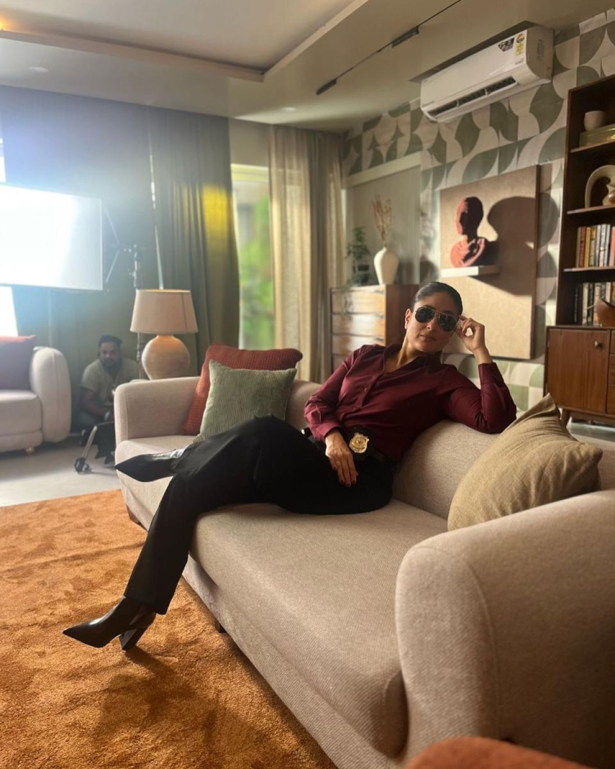 Kareena Kapoor’s Playful Cop Role Steals Spotlight Bollywood icon shares new look!
