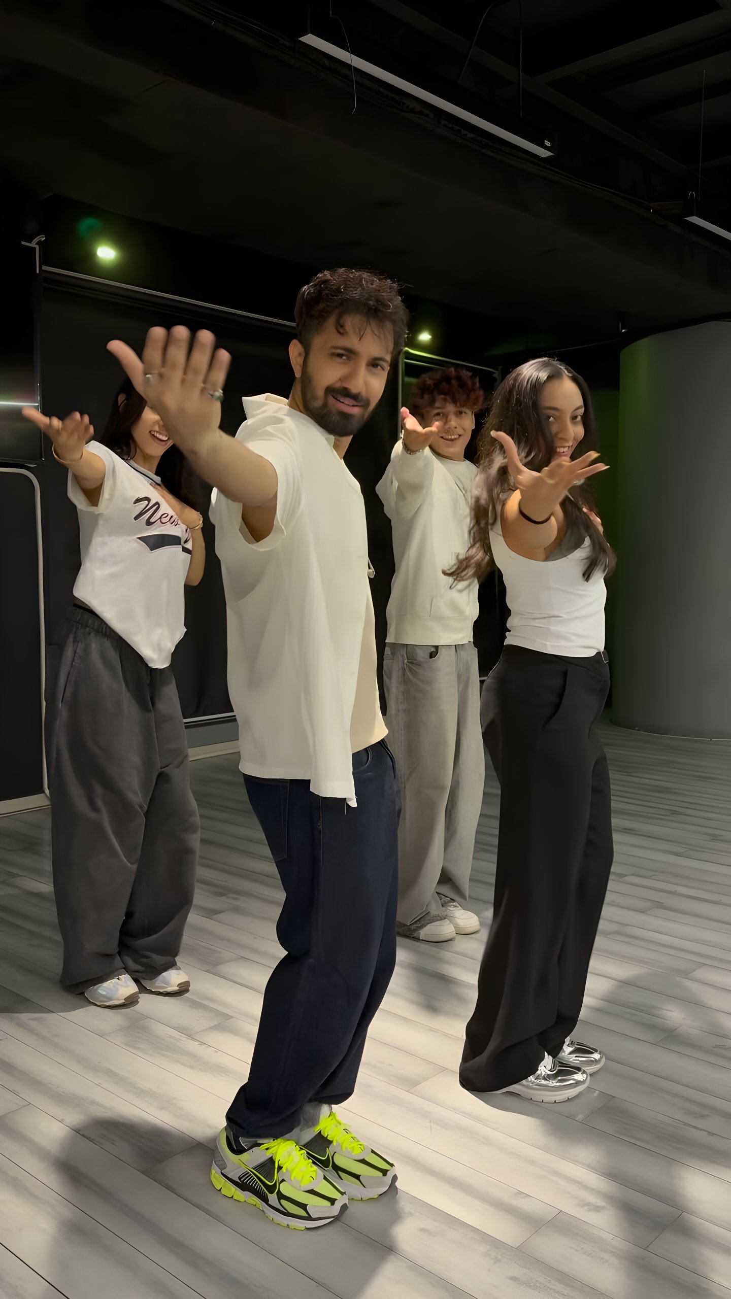 Piyush Shazia Choreograph ‘Disco Fever’ Track For Siddharth Anand’s ‘Jewel Thief’ Renowned choreographers create retro-inspired number for Netflix film featuring Saif Ali Khan
