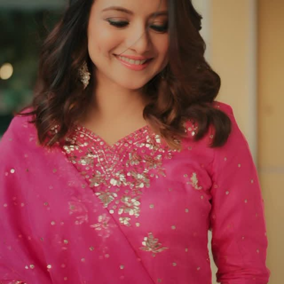 Powerful Pink: Kulraj Randhawa Celebrates Baisakhi in Style Bollywood actress dazzles in vibrant pink, blending Baisakhi spirit with Punjabi tradition.