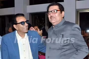 Veteran actor posts candid photo with the legendary Dharmendra, showcasing Bollywood friendship