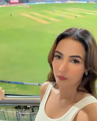 Sonal Chauhan Celebrates Mumbai Indians Victory At IPL, Spots Adorable Robot Dog
