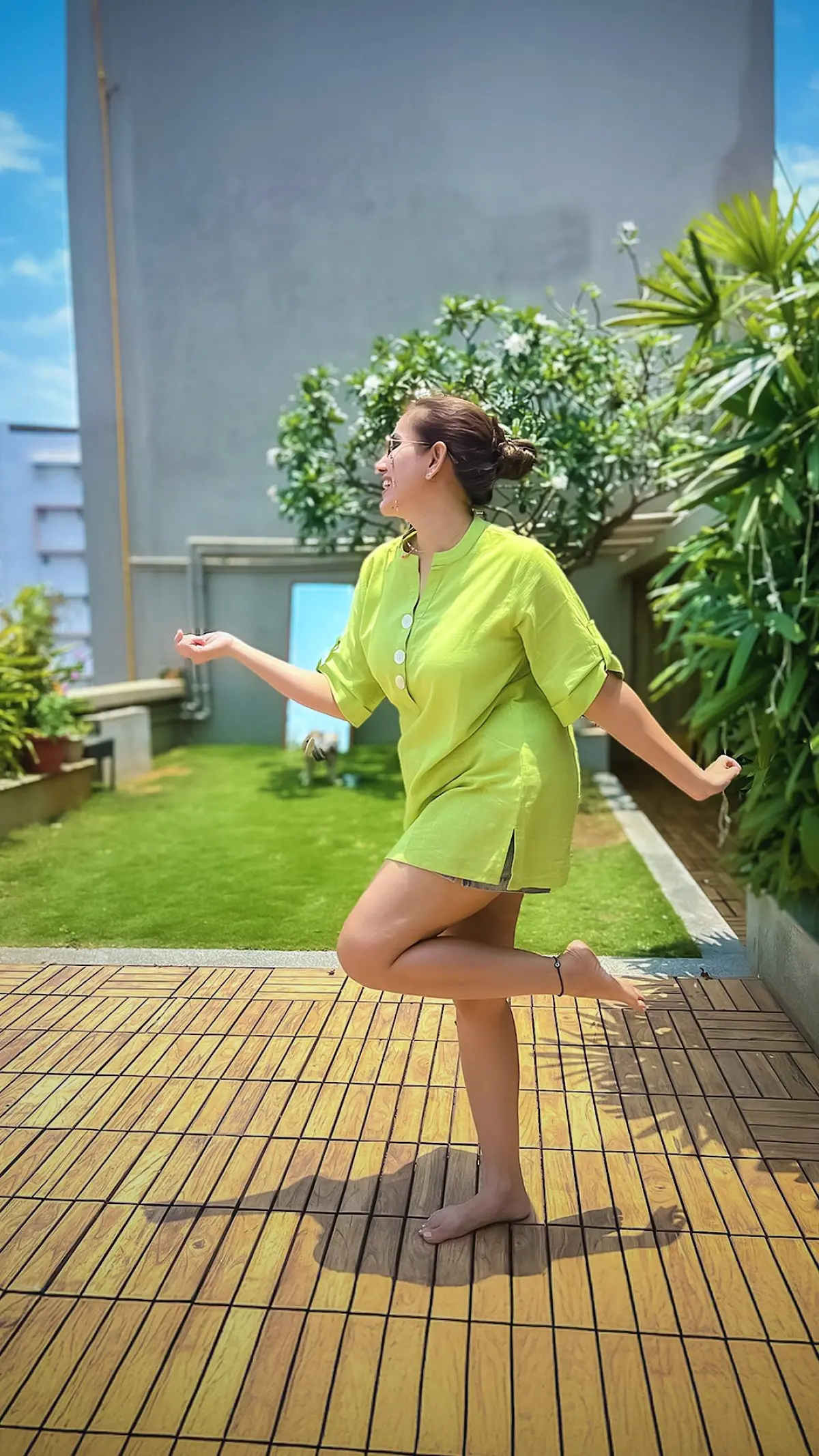 Sonnalli Seygall Joins Baby Dance Trend The Pyaar Ka Punchnama actress shows off her dance moves alongside her diaper-clad partner.