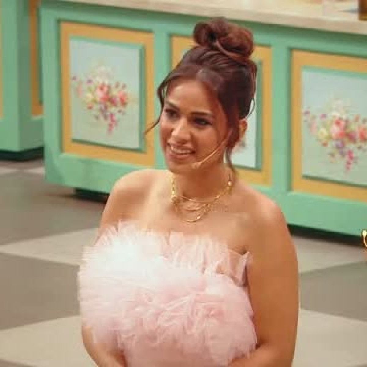 Sudesh Lehri Begs Nia Sharma For Butter In Hilarious Laughter Chefs Moment Comedian's playful request for butter from TV star goes viral in cooking-comedy show clip
