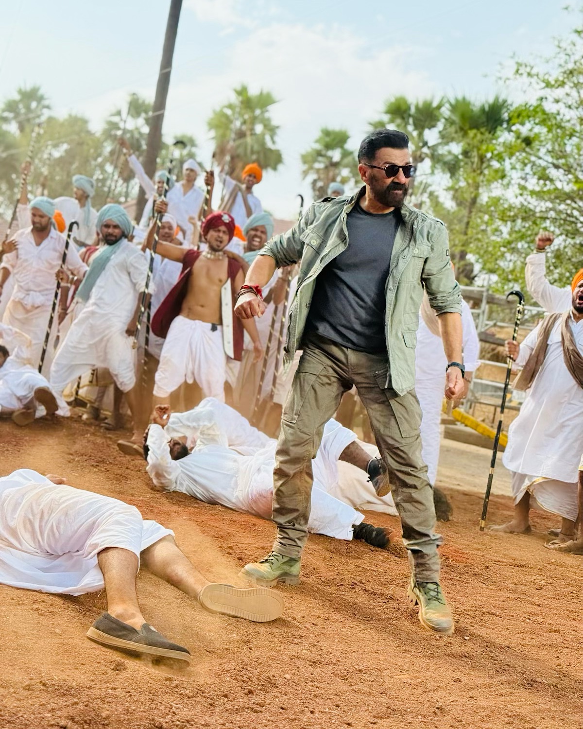 Sunny Deol Drops BTS Moments From ‘Jaat’ Theme Song Sunny Deol Shares BTS Moments From 'Jaat' Theme Song As Film Receives Overwhelming Response