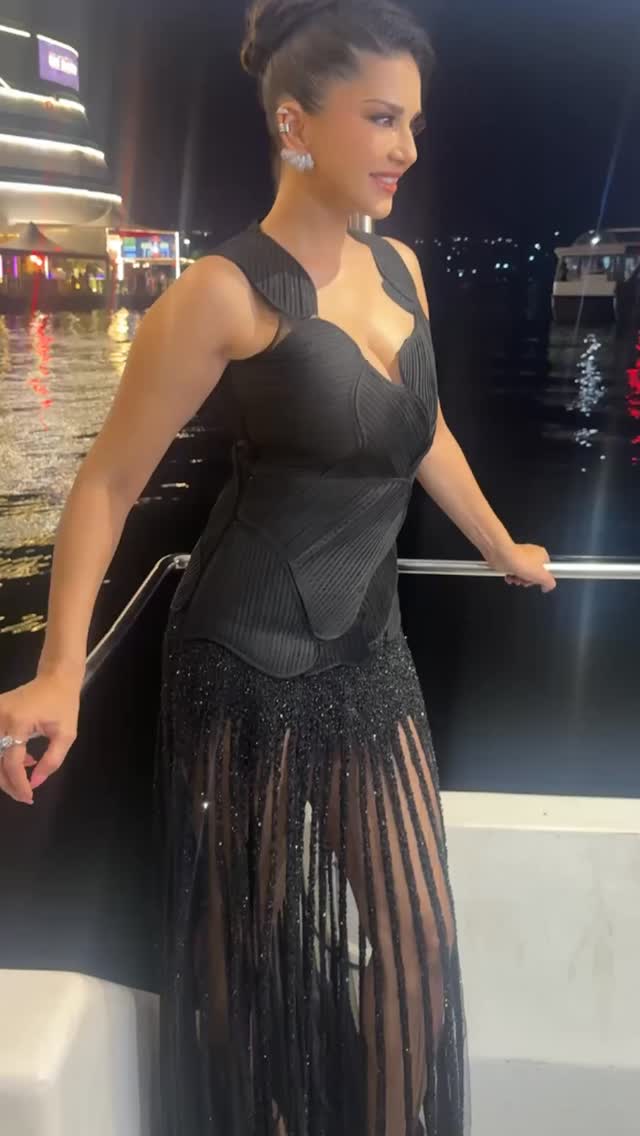 Sunny Leone Captivates Fans With Stylish New Instagram Post Sunny Leone Captivates Fans With Stylish New Instagram Post