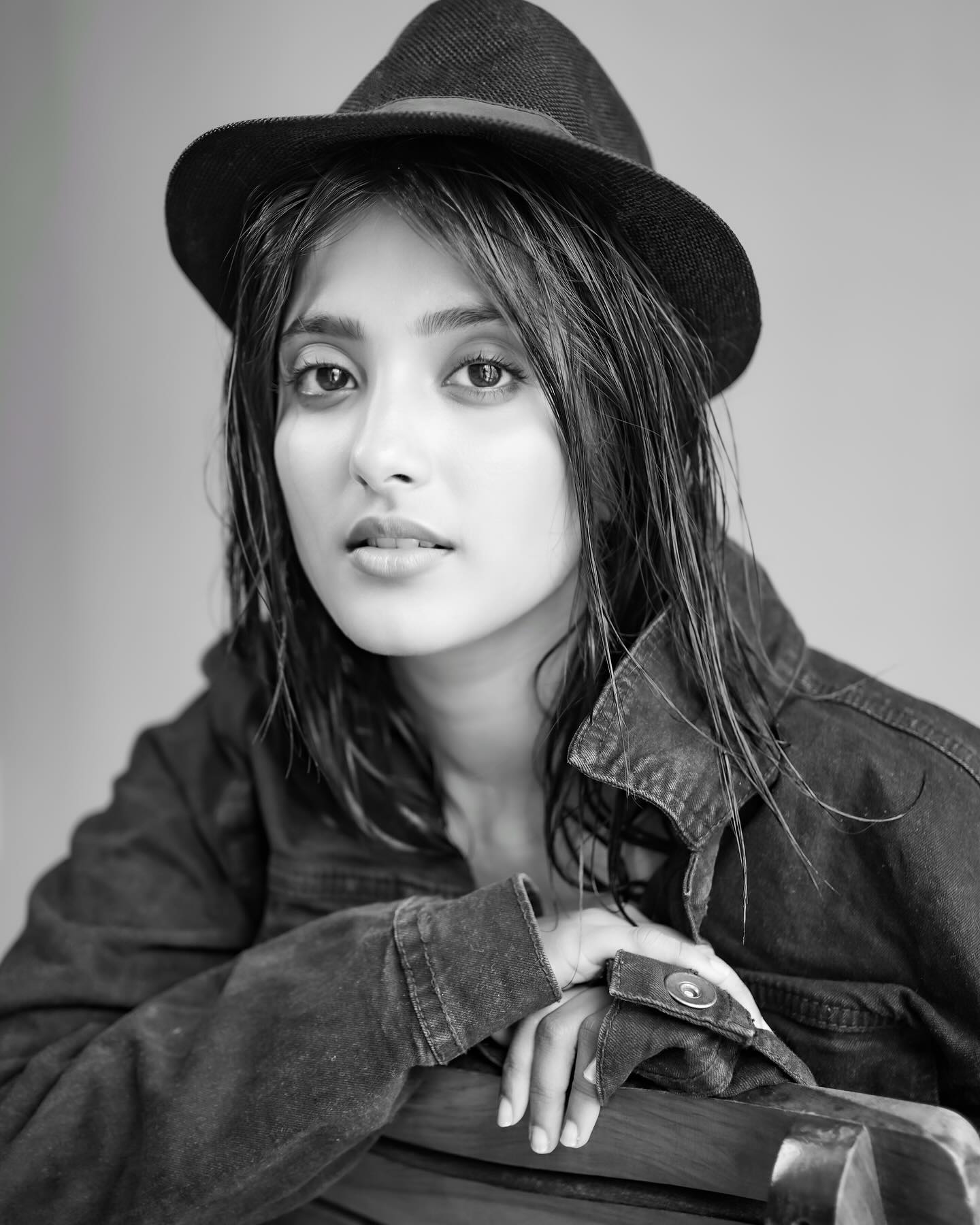 Actress captivates followers with a striking black-and-white look
