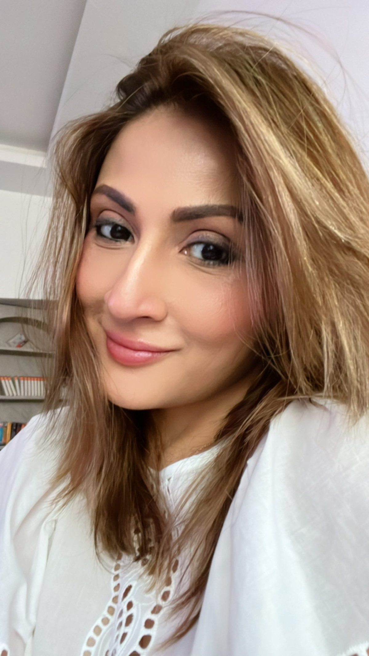 Urvashi Dholakia Shares Her ‘Friday Vibes’ In Glamorous New Post The Kasautii Zindagii Kay star shows off her stylish look with perfect hair and makeup