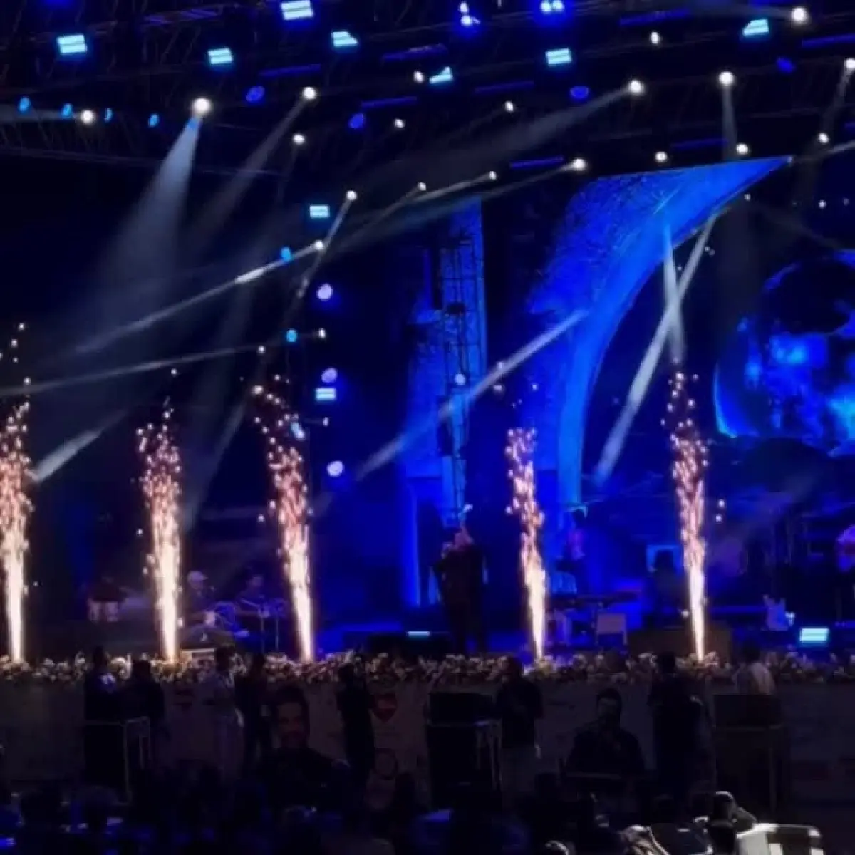 A Sunday Night In Kolkata Adnan Sami lights up the night in Kolkata, mesmerizing audiences with his timeless music.