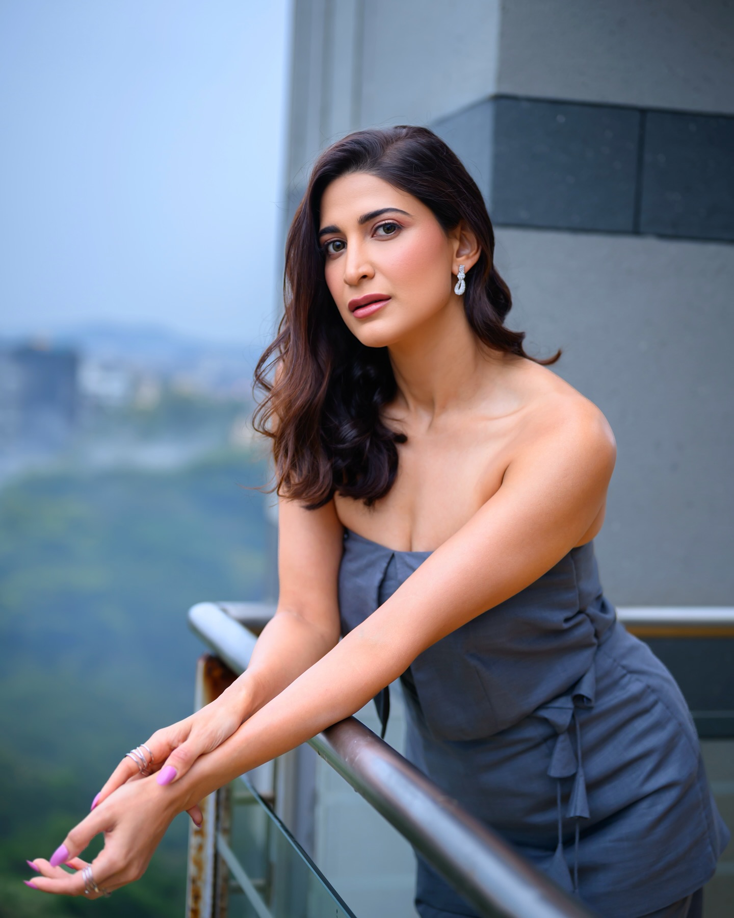 Aahana Kumra stuns in stylish grey ensemble, merging fashion with Mumbai cricket vibes!!!!