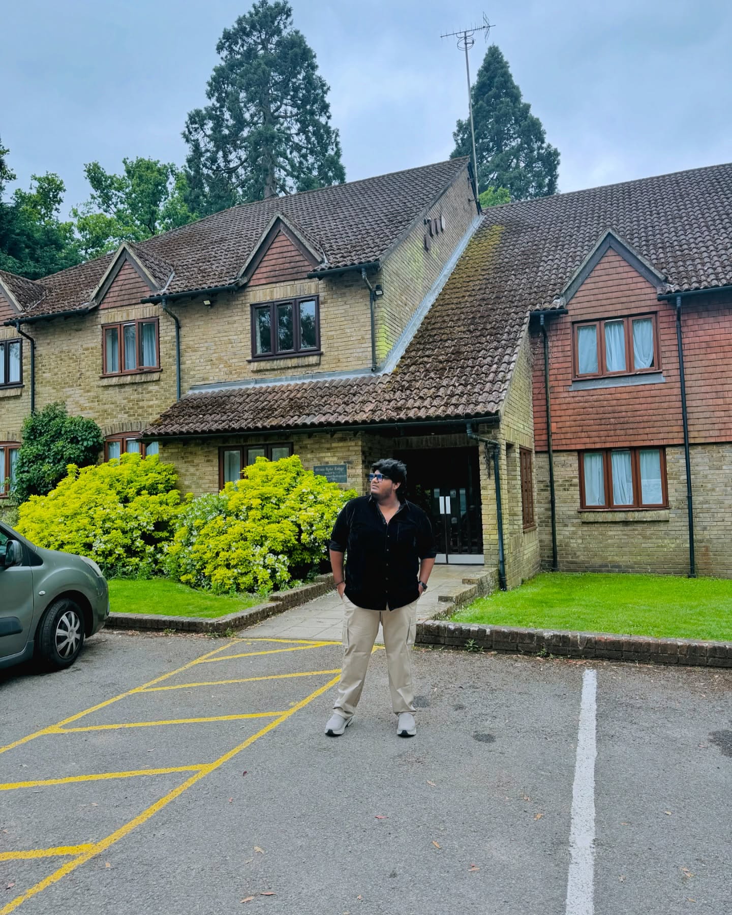 Aamir O Mir Shines Amid London Allure Celebrity traveler Aamir O Mir showcases London’s vibrant charm in a stylish visual treat!