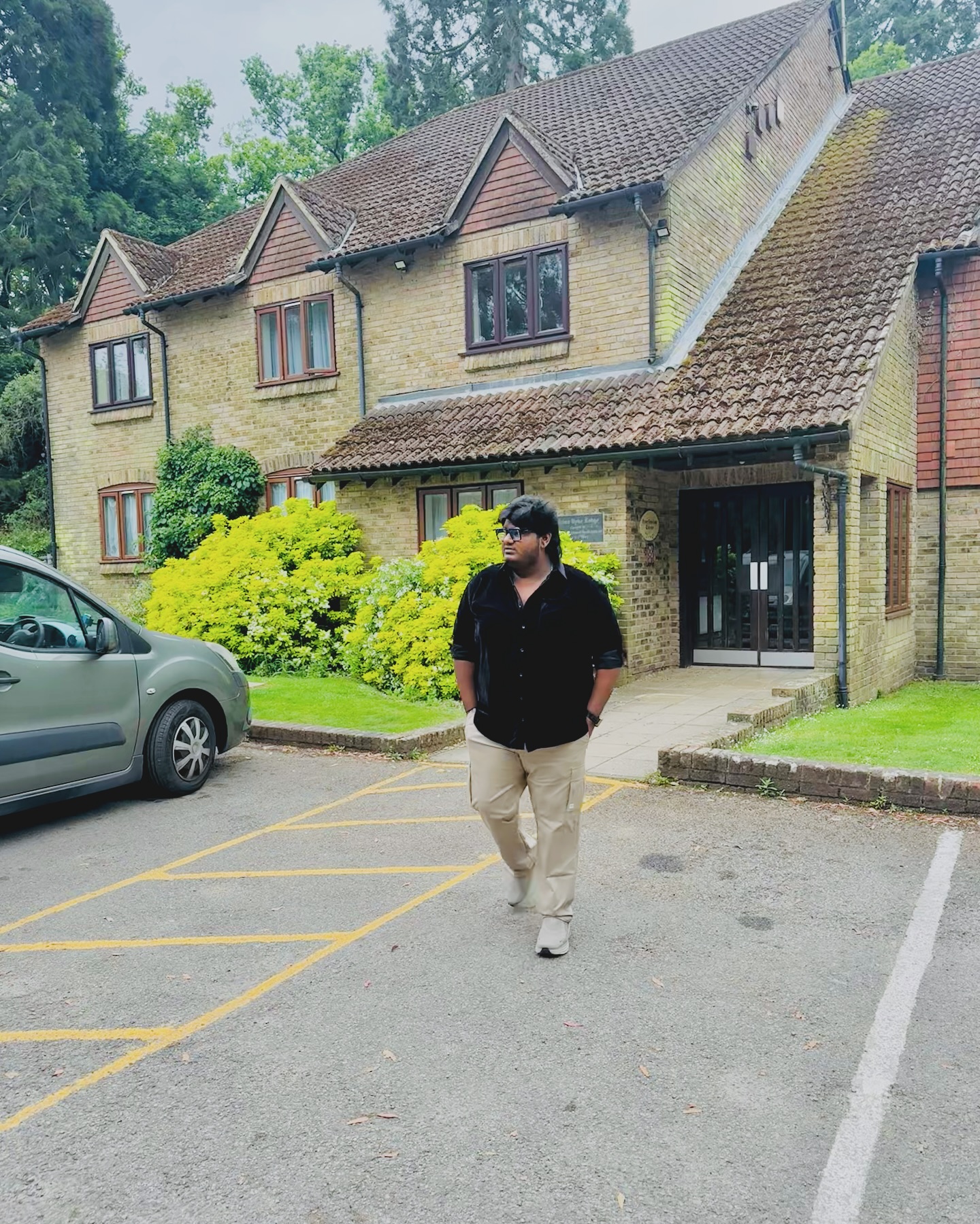 Aamir O Mir Shines Amid London Allure