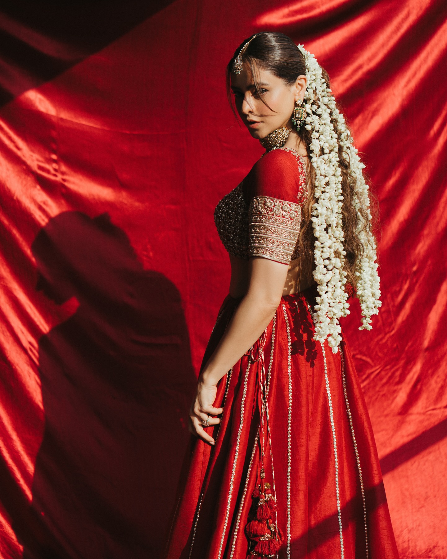 Aamna Sharif Stuns In Red Lehenga Aamna Sharif charms in a red lehenga, artfully blending tradition & modern appeal for fans.