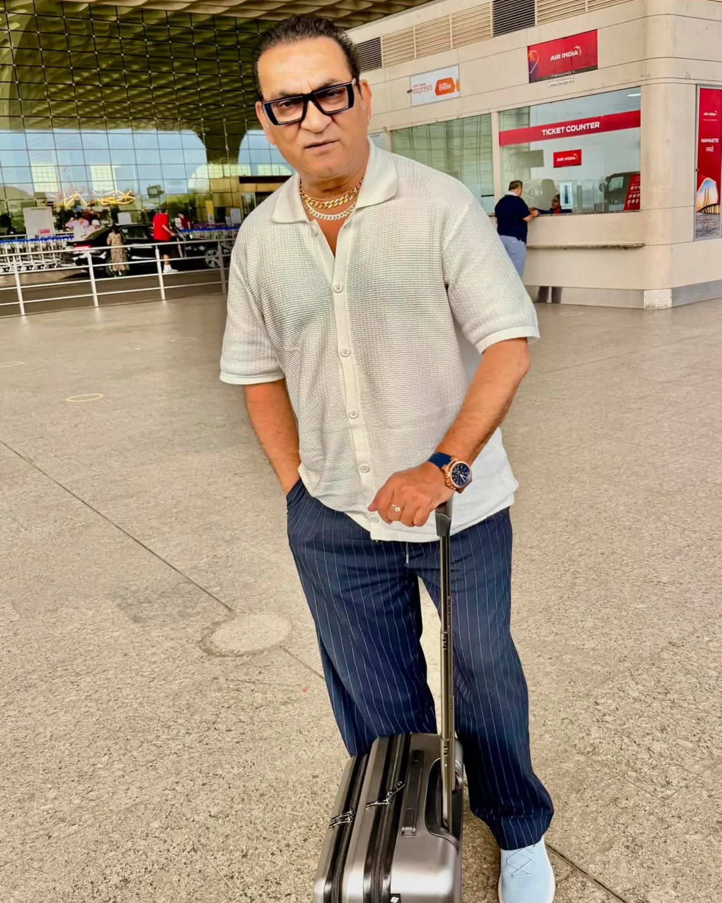 Renowned playback singer Abhijeet Bhattacharya visits Kolkata to connect with devoted fans.
