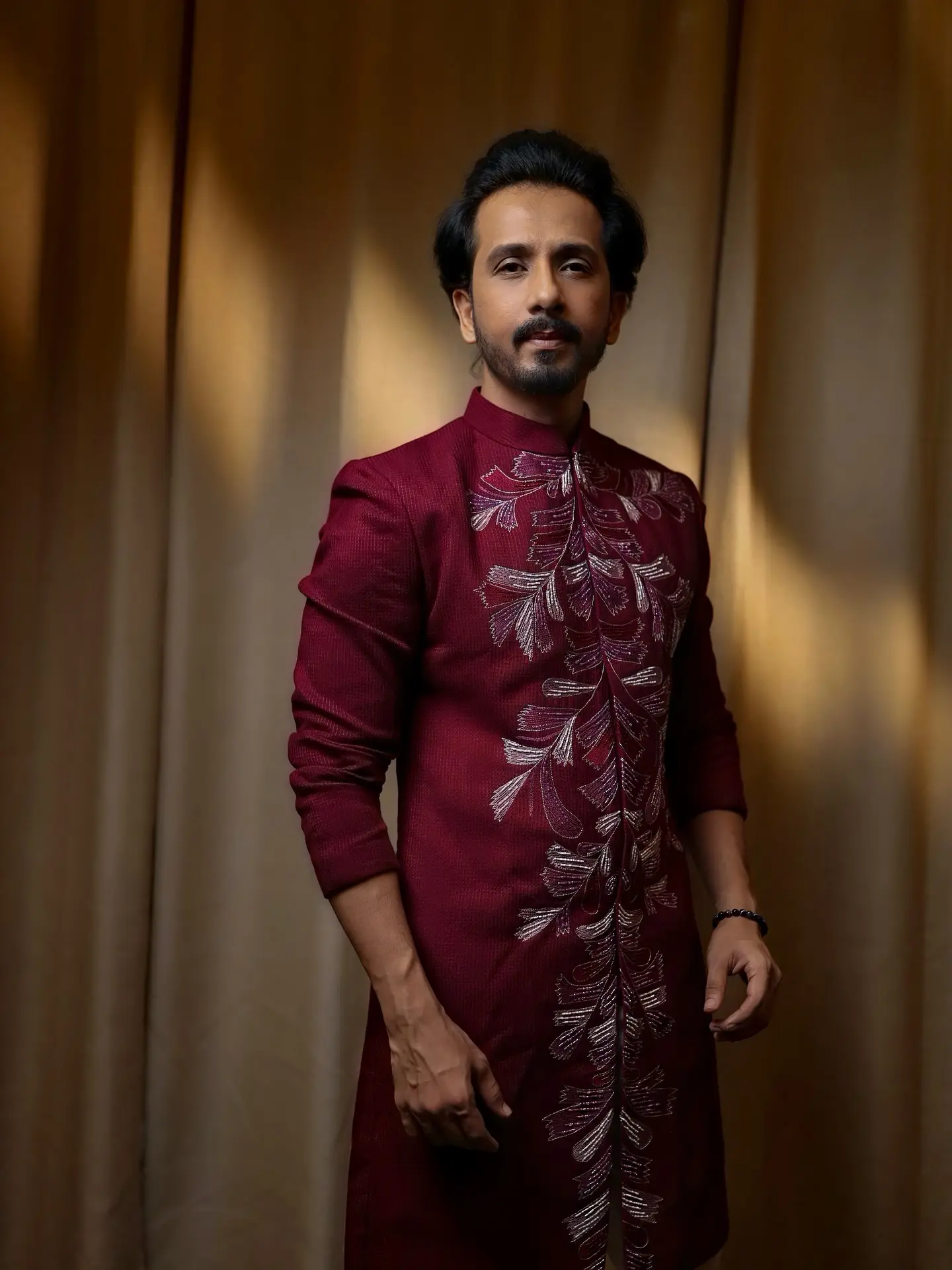 Abhijeet Khandkekar Redefines His Style With New Fashion Abhijeet Khandkekar dazzles in versatile attire, blending classic charm with modern flair