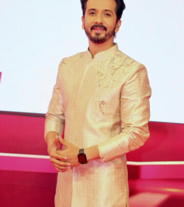 Abhijeet Khandkekar Shines At Maharashtra Gaurav 2025