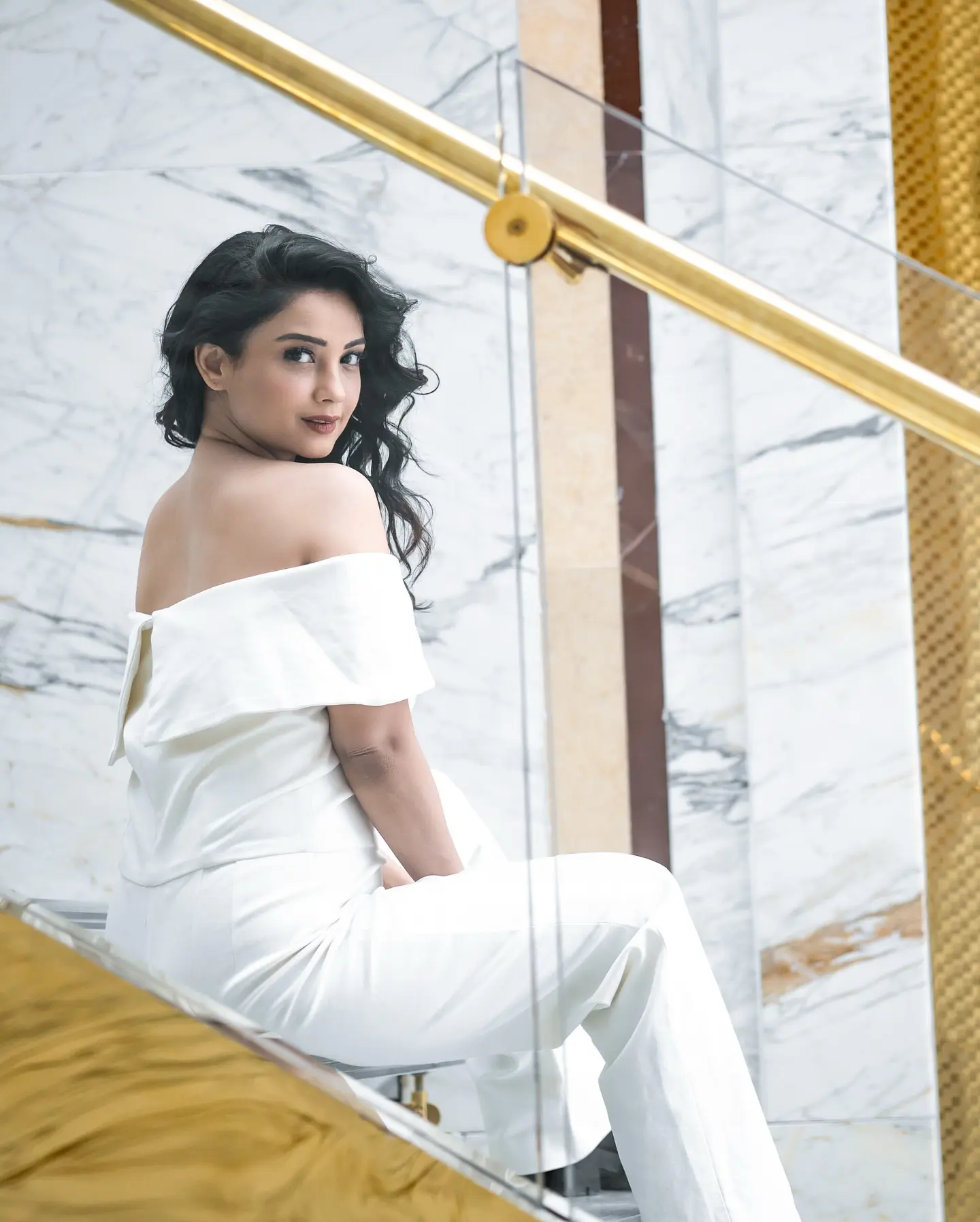 Adaa Lights Up Tbilisi In All White