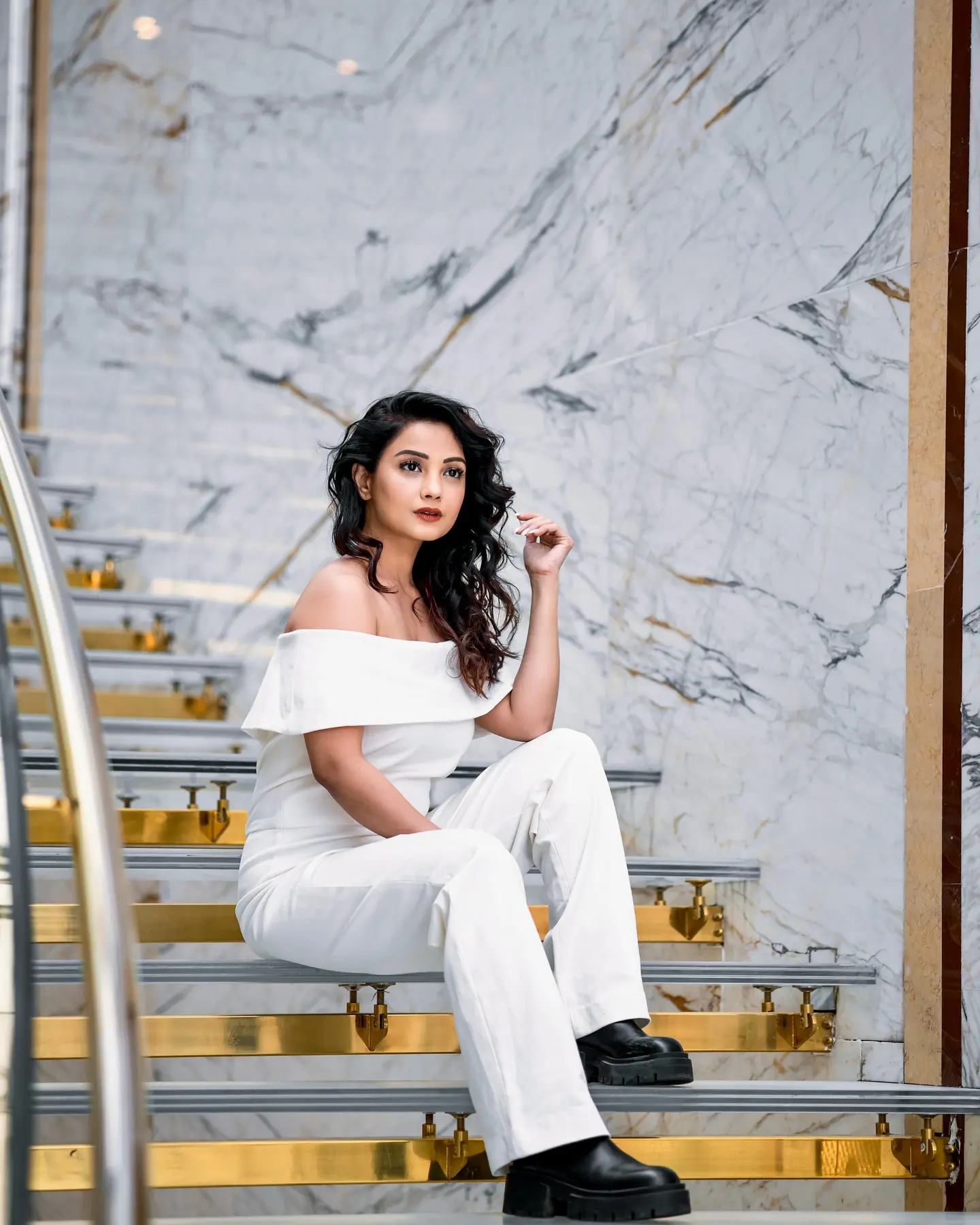 Adaa Lights Up Tbilisi In All White