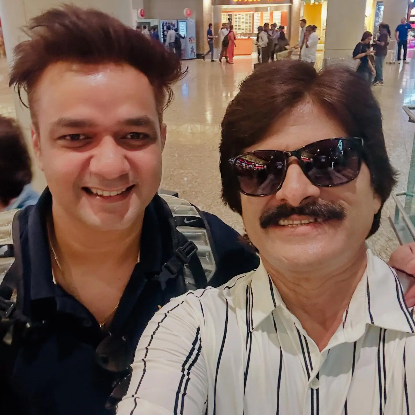 Ahsaan Qureshi Spreads Cheer At Mumbai Airport