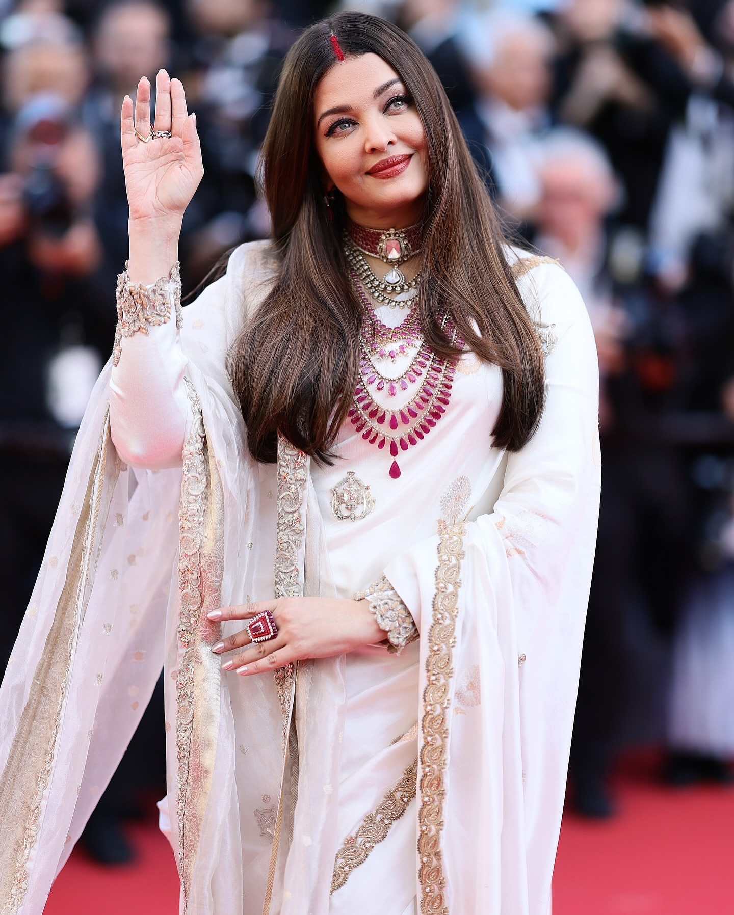 Aishwarya Rai Bachchan Shines At Cannes 2025