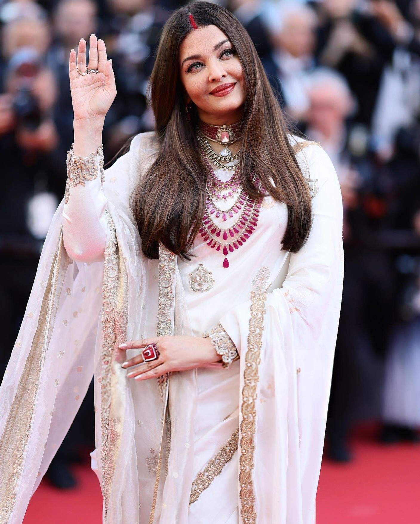 Aishwarya Rai Shines At Cannes2025 Renowned Bollywood icon makes her grand return on the red carpet, thrilling fans worldwide.