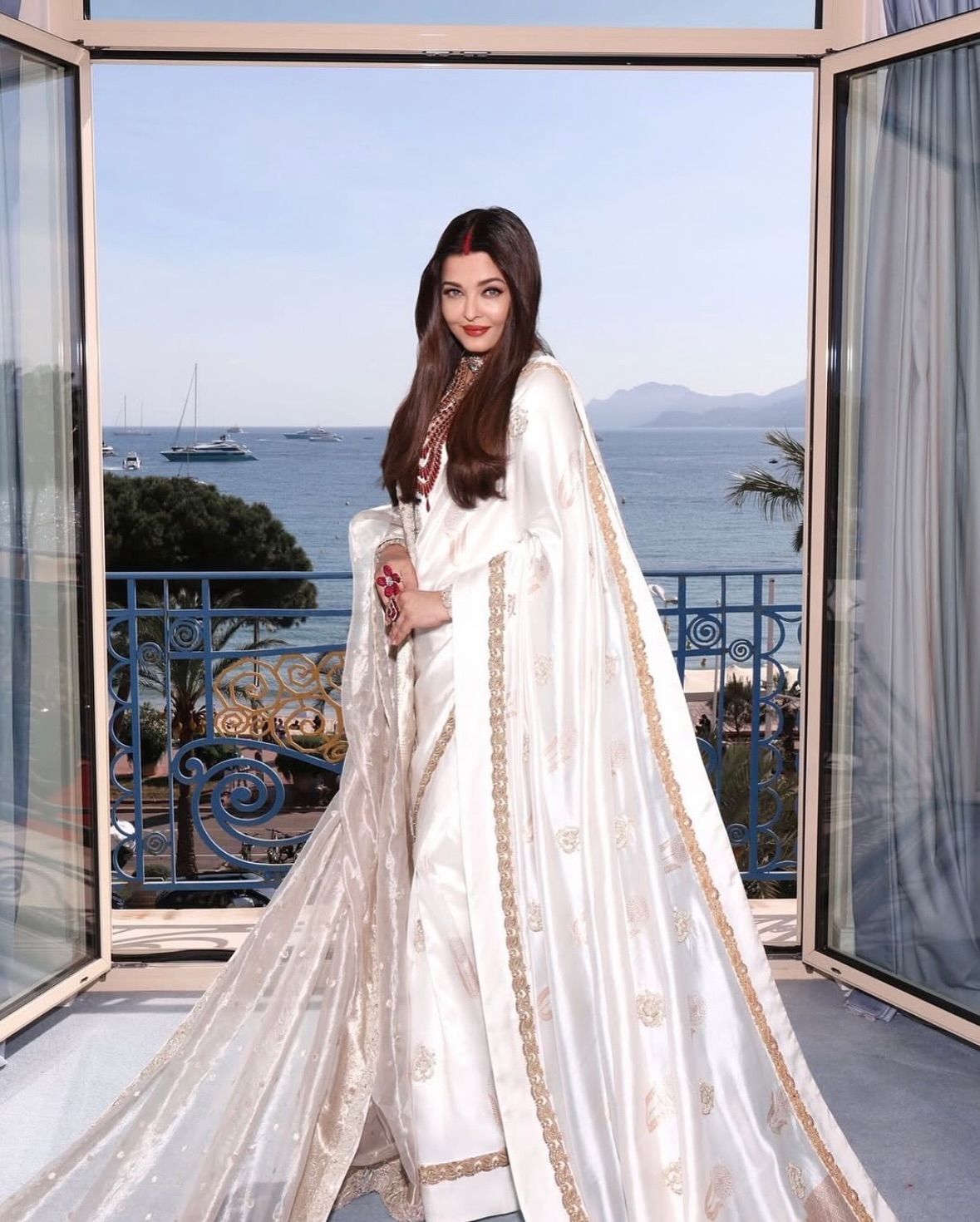 Aishwarya Shines At Cannes 2025
