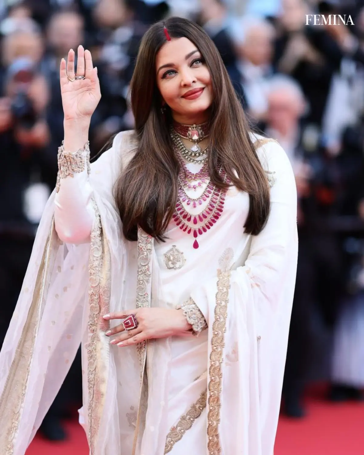 Aishwarya’s Saree Revival at Cannes Cannes comeback reintroduces handloom saree with elegance, heritage, flair: timeless!!!.