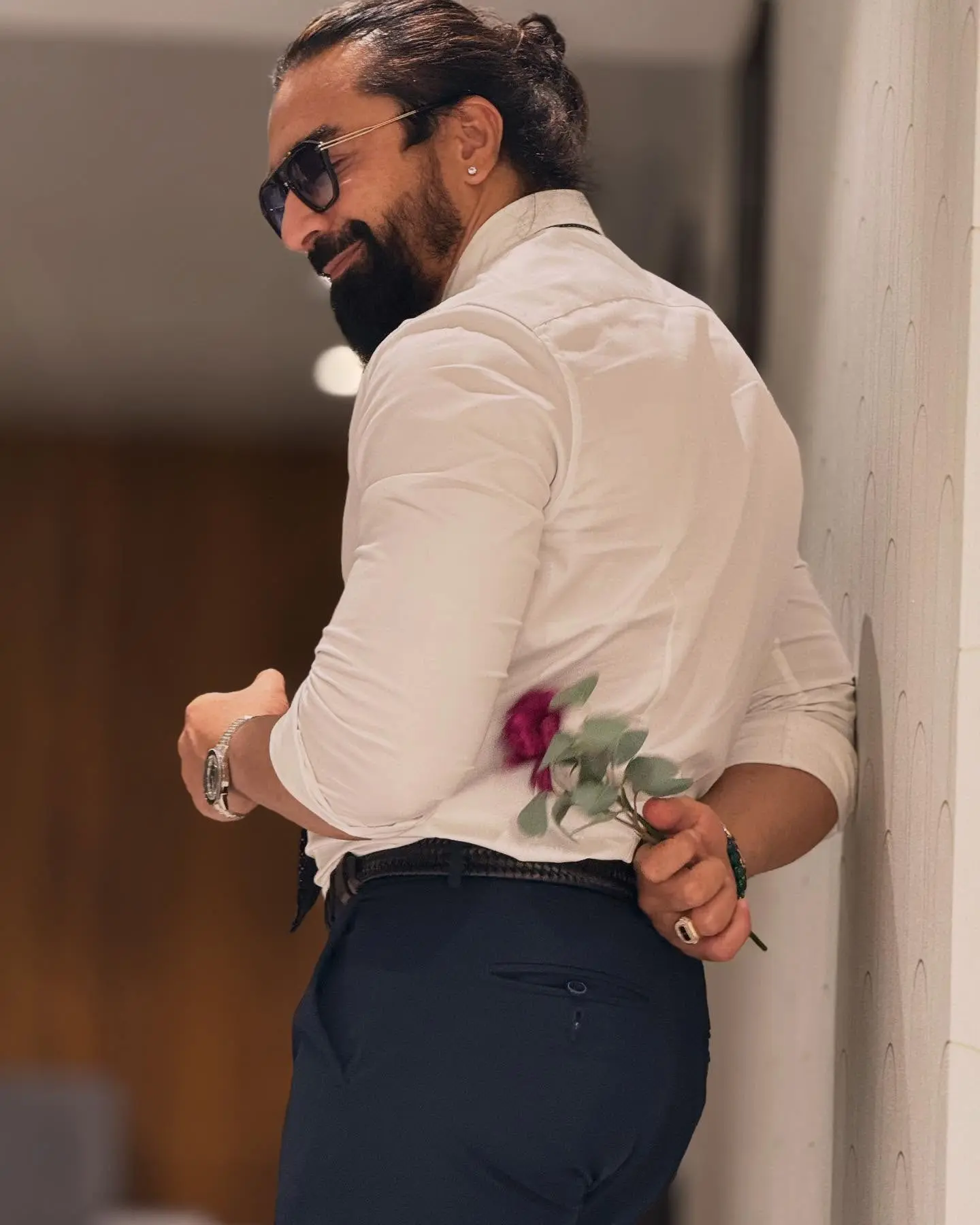 Ajaz Khan’s Life Advice Sparks Transformation Ajaz Khan advises: eliminate noise, fake ties; embrace saving, focus; renew heart and mind.