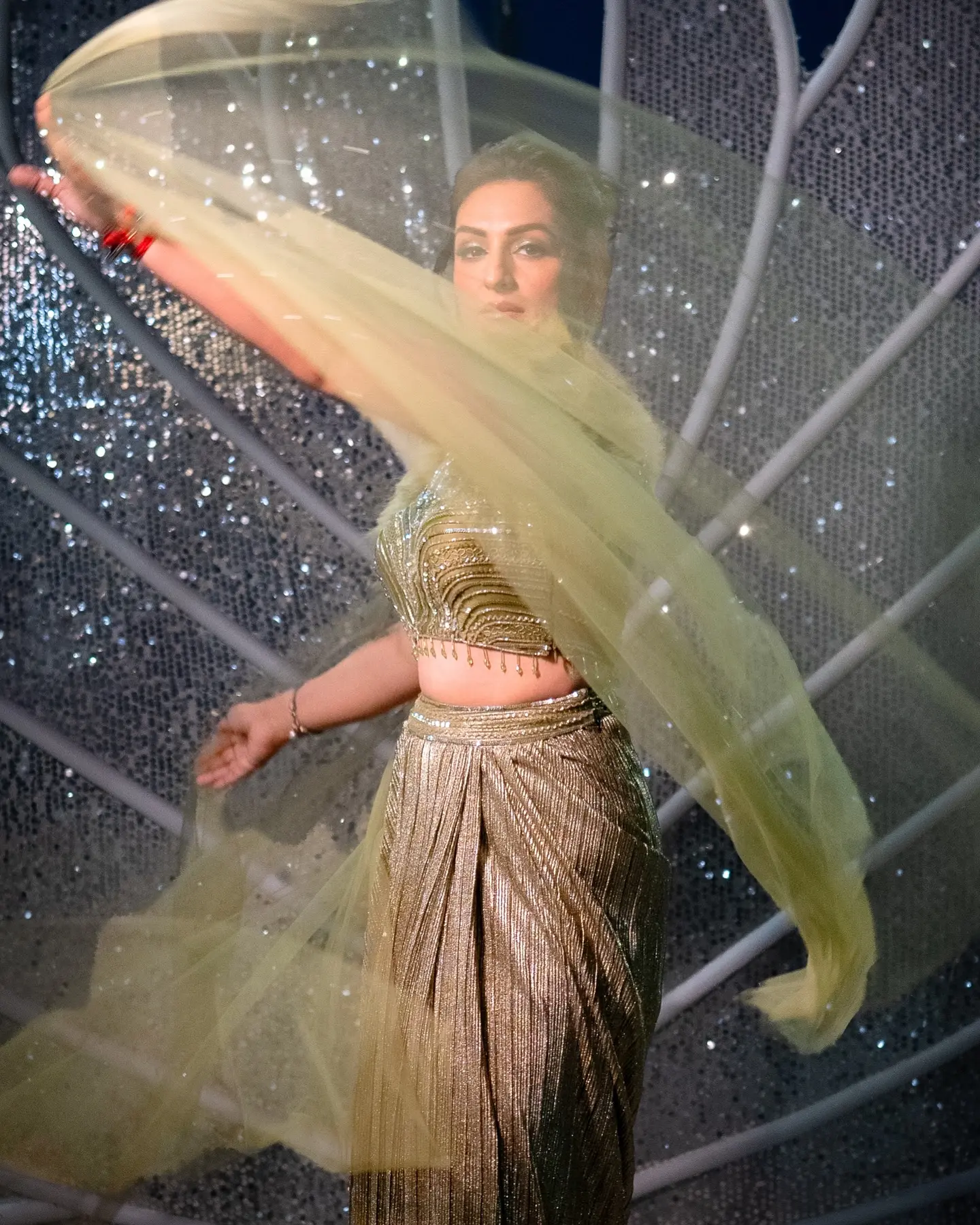Akriti Kakar Live Inspires Bold Performance