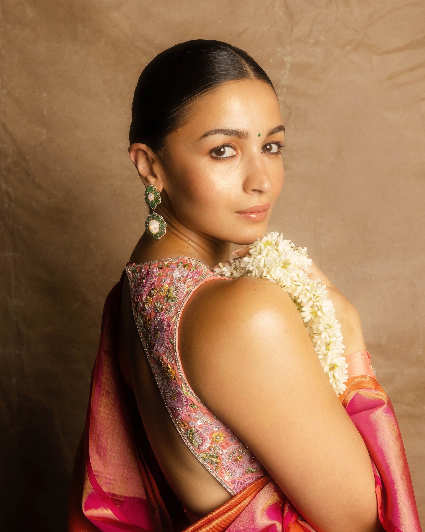 Alia Bhatt Waves at WAVE Summit