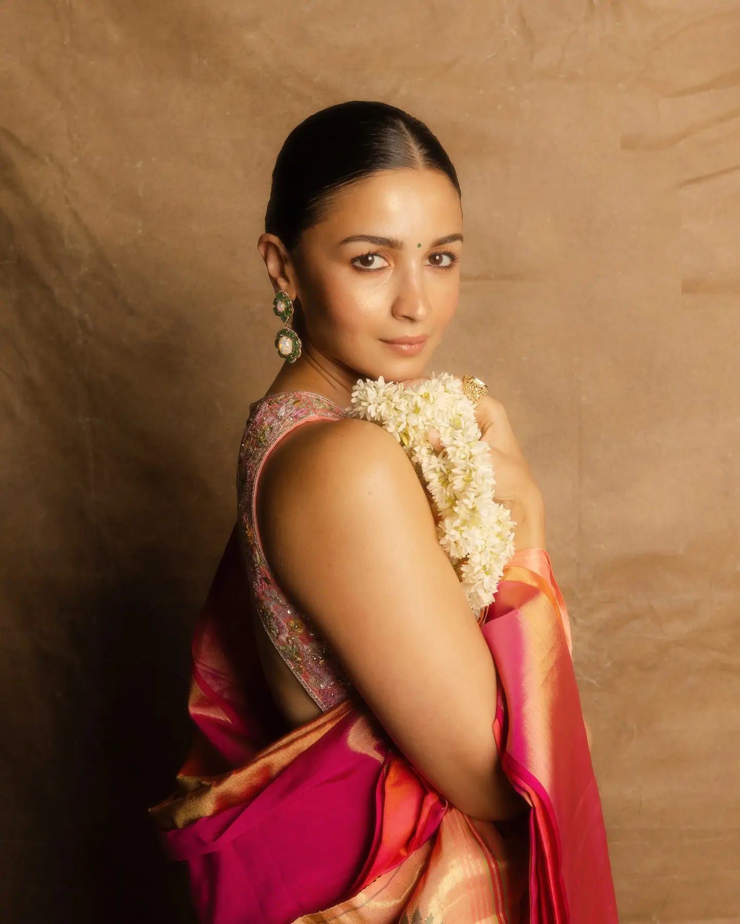 Alia Bhatt Waves at WAVE Summit