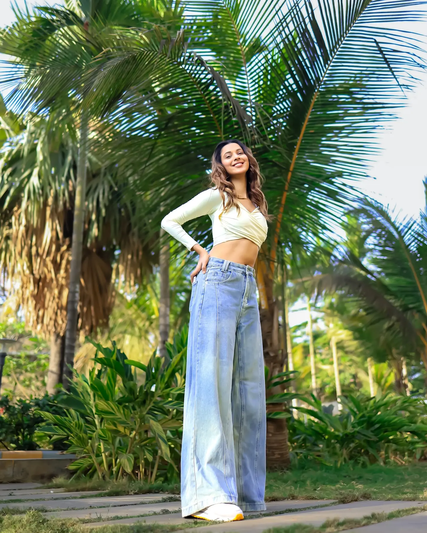 Alice Kaushik Showcases Chic New Look