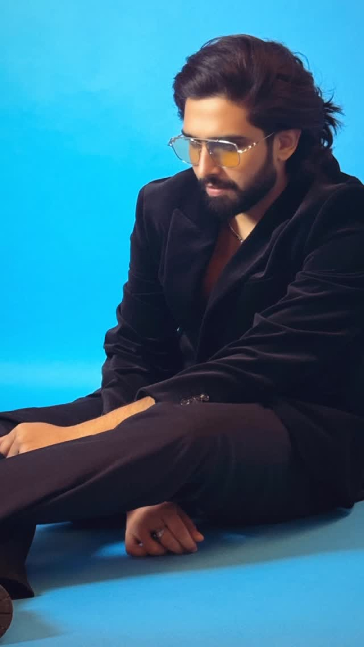 Amaal Mallik Flaunts Confident Look on Instagram Music maestro Amaal Mallik strikes a pose, exuding charm & confidence in his latest post!!