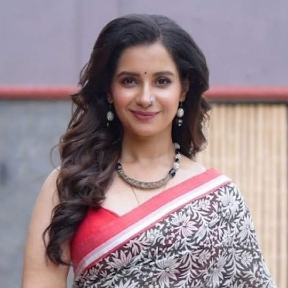 Tollywood icon Angana Roy dazzles in a chic white saree shoot at a stylish Kolkata venue!