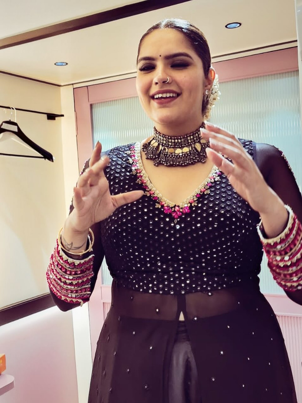 Anjali Anand’s Hilarious Family Riddle Anjali Anand shares a quirky Hindi quip on kinship ties, igniting lively online chatter!!!