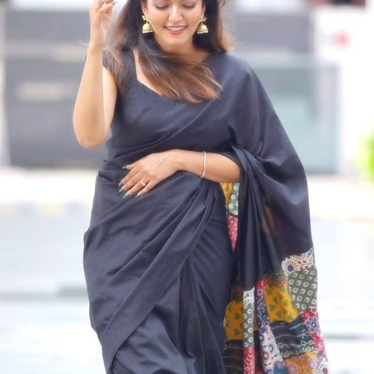 Fresh debut showcasing elegant saree styling, chic hair & makeup, and pure timeless grace.