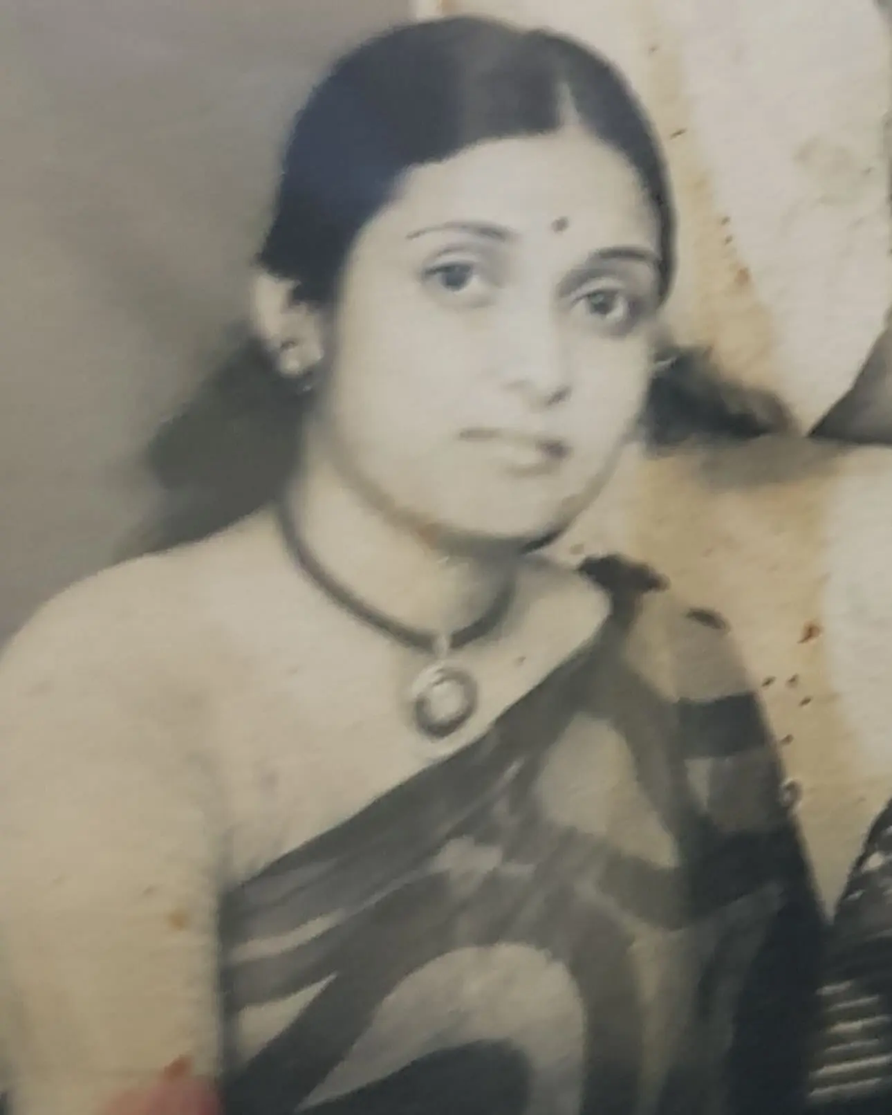 Arti Singh Chauhan Honors Late Mother In Emotional Tribute