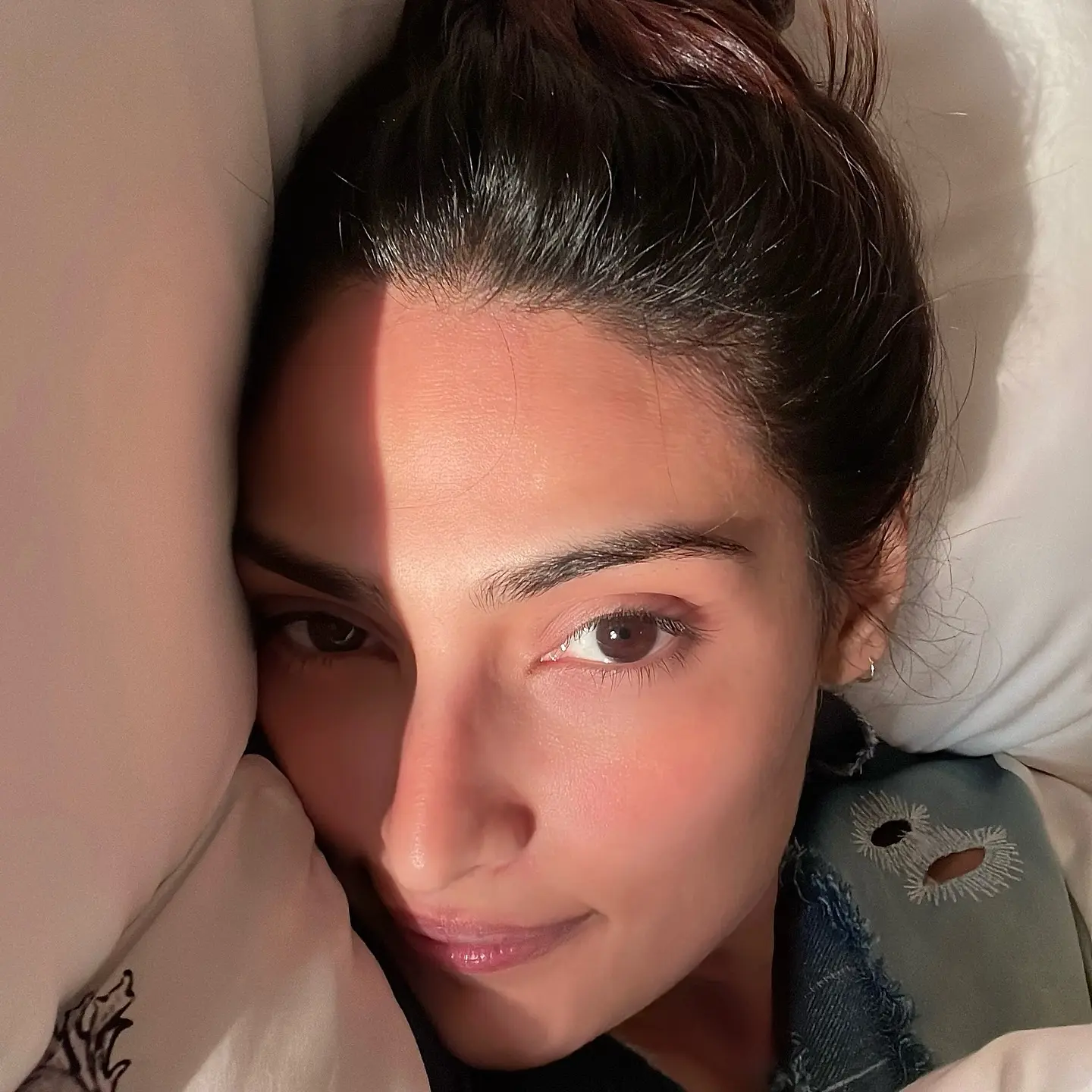 Athiya Shetty Life Lately: Candid Moments Revealed Athiya Shetty displays serene style and joyful spontaneity in everyday vibrant moments!!..