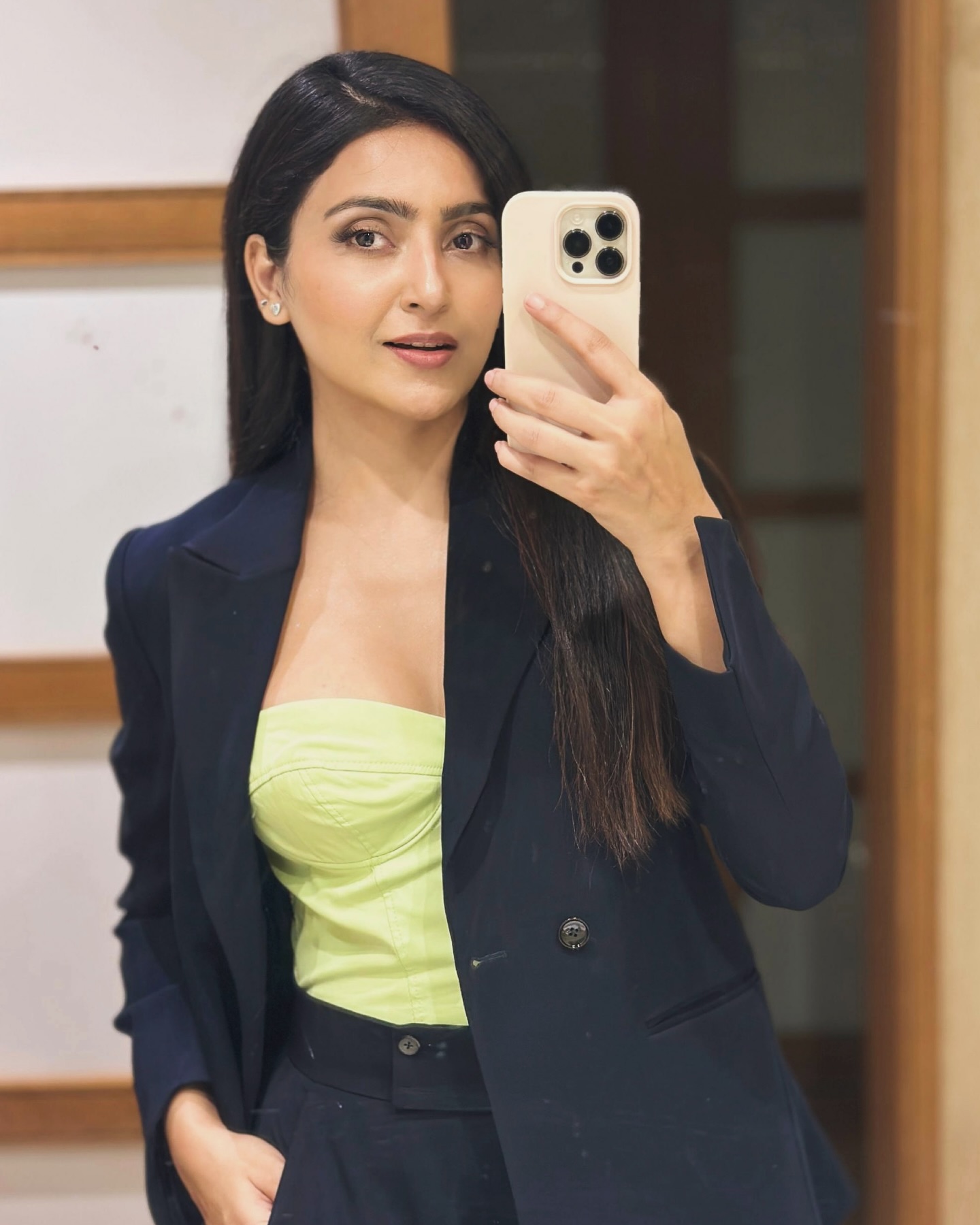 Avantika Mishra Embraces New Beginnings In Style Celebrating a milestone moment as Avantika forges her unique path with chic elegance anew.