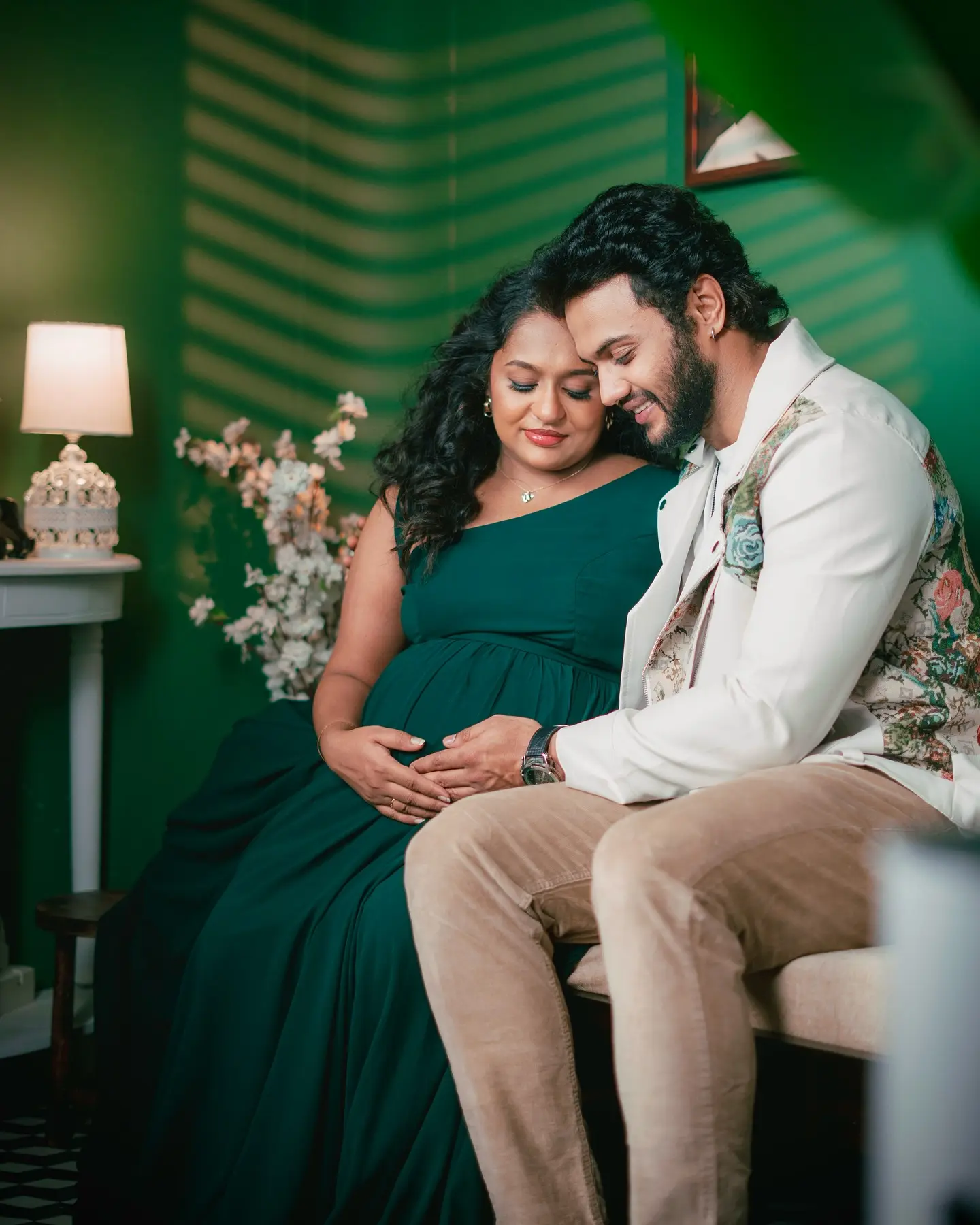 Avinash Ashok Announces Upcoming Parenthood Celebrity Avinash Ashok shares joyous news of parenthood with styled elegance and love for families.