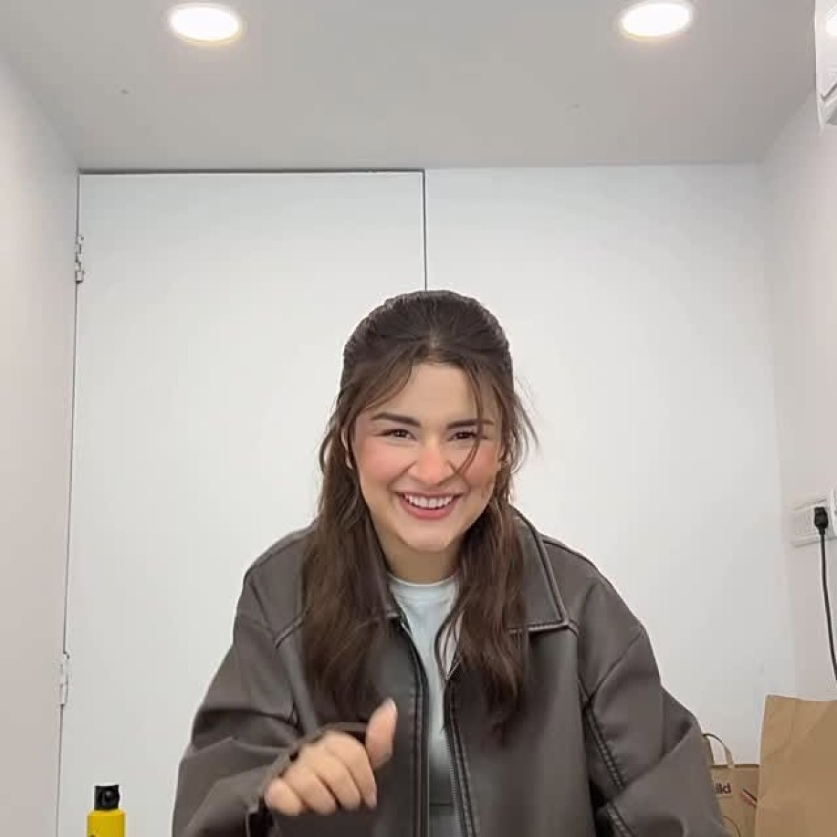 Avneet Kaur Showcases Oversized Jacket Trend Her latest video radiates energy with bold jacket style and a playful, chic attitude now!!