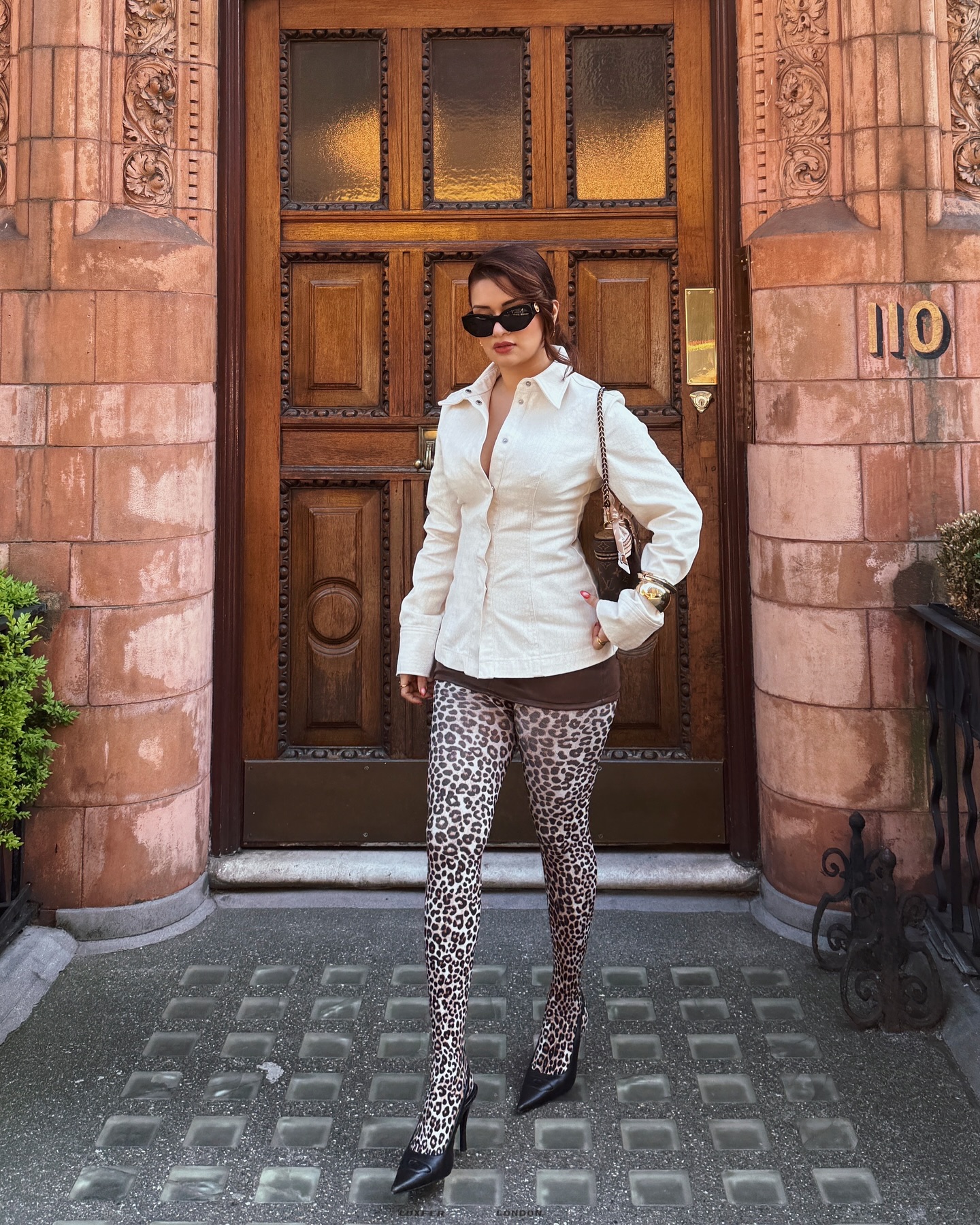 Avneet Kaur’s London Look: Chic, Bold And Unforgettable Avneet Kaur dazzles in London with a chic look, blending bold style and modern flair.